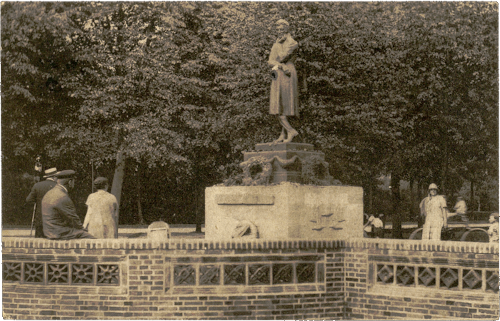 Front of a postcard from Rahel Estermann to Hugo Bergmann, Hamburg, September 27, 1929, NLI, Shmuel Hugo Bergmann Archive, ARC. 4* 1502 01 541.