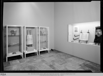 View of the Exhibition „Monumenta Judaica“ in Cologne, 1959, Photo: Historisches Archiv mit Rheinischem Bildarchiv, rba_113841, www.kulturelles-erbe-koeln.de.