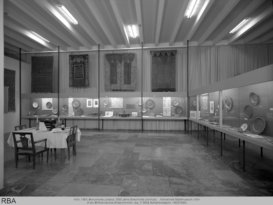 View of the Exhibition „Monumenta Judaica“ in Cologne, 1959, Photo: Historisches Archiv mit Rheinischem Bildarchiv, rba_113834, www.kulturelles-erbe-koeln.de.