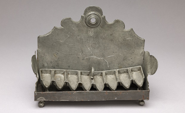 Hanukkah candelabra, collection Society for Jewish Folklore, MARKK 29.1:88, photo: Paul Schimweg, MARKK.